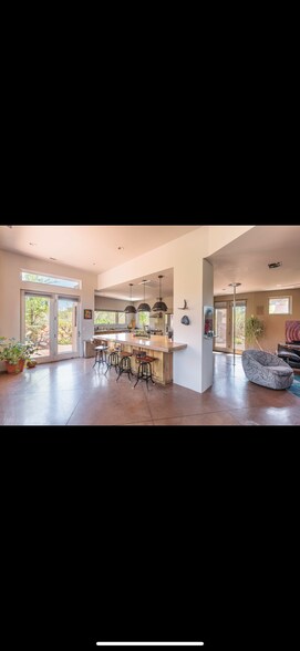 Building Photo - 384 W Brittlebush Way