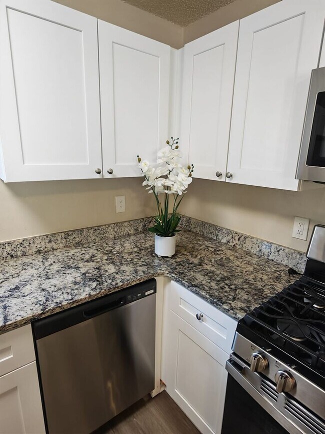 Building Photo - 1120 Union St S