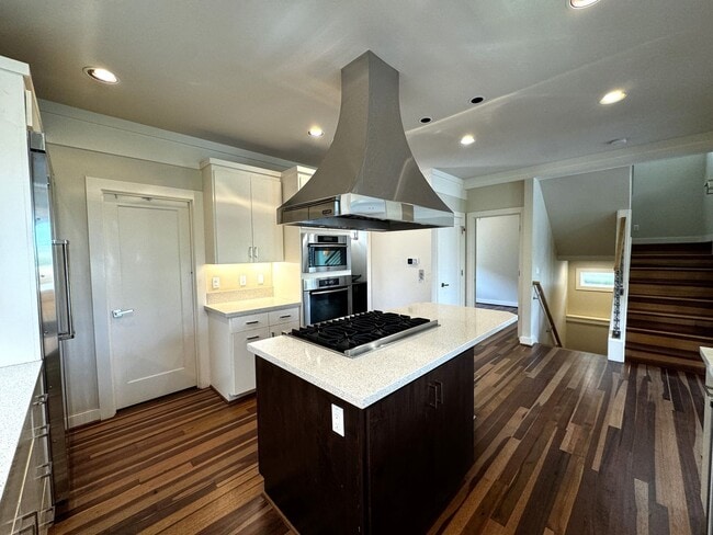 Building Photo - 4bd/4.5ba Seattle House