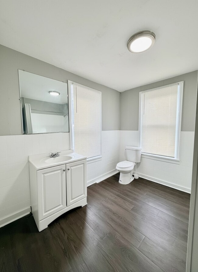 Building Photo - 252 E Cambria St