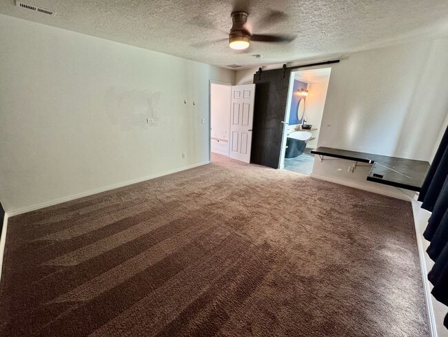 Building Photo - Your Home Is Ready For You!!