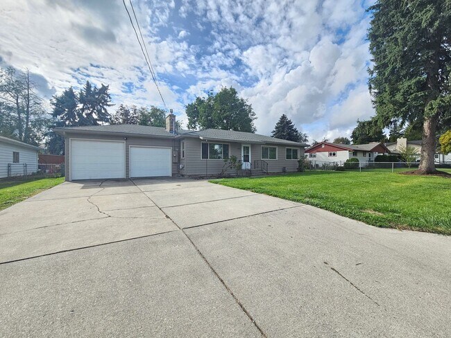 Building Photo - $2,500 - 4 Bed / 2 Bath Beautiful Home in ...