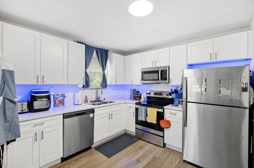 Kitchen - 3801 Carroway St