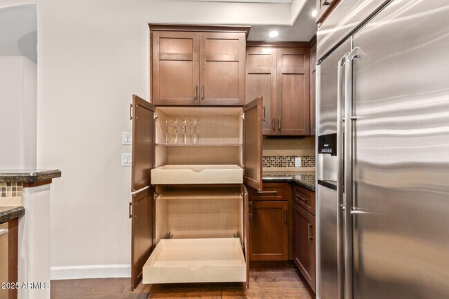 Building Photo - 4909 N Woodmere Fairway