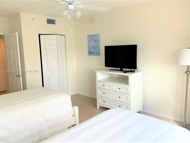 Building Photo - 2080 S Ocean Dr