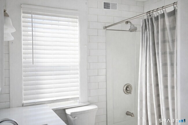 Building Photo - 34 Harlem Ave