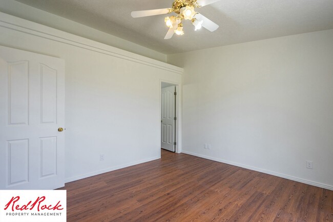 Building Photo - Remodeled 3 Bedroom Townhome with Great Vi...