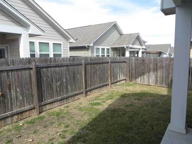 Building Photo - 301 La Escalera Dr