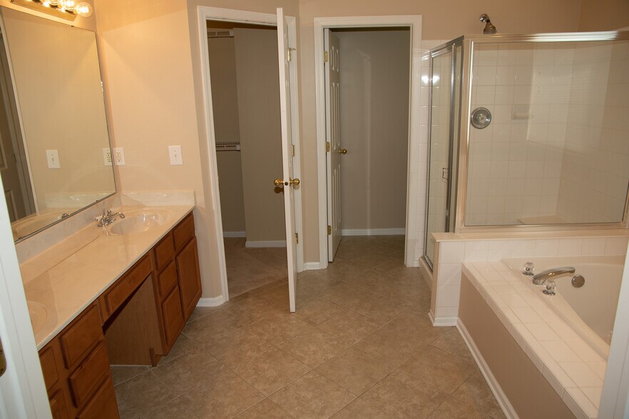 Building Photo - 12584 Autumn Gate Way