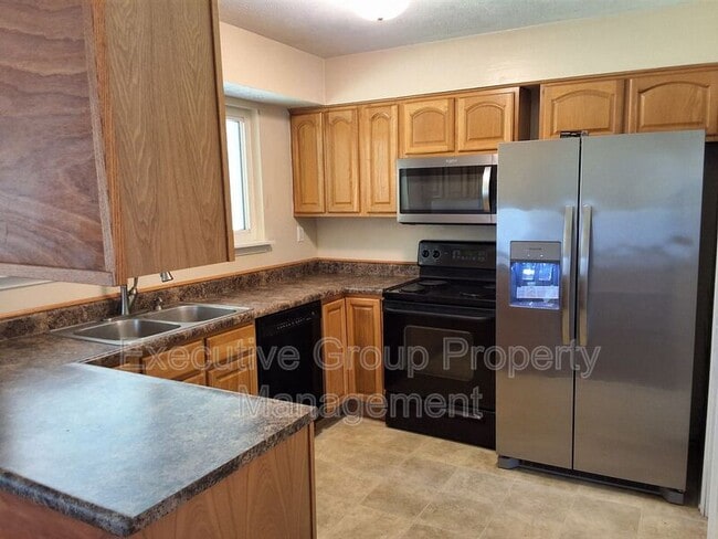 Building Photo - 120 Academy Ln