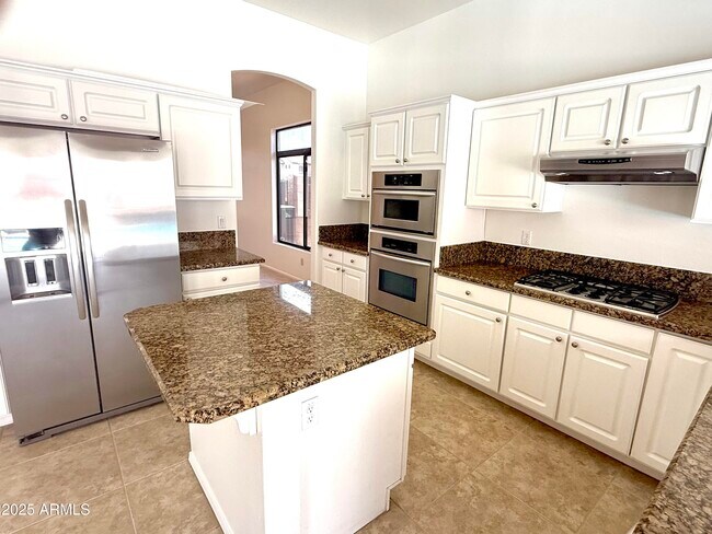 Building Photo - 4208 E Hamblin Dr