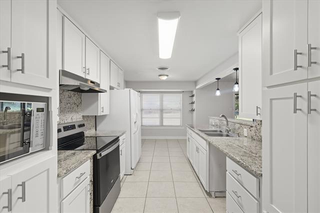 Building Photo - 8008 Llano Ave