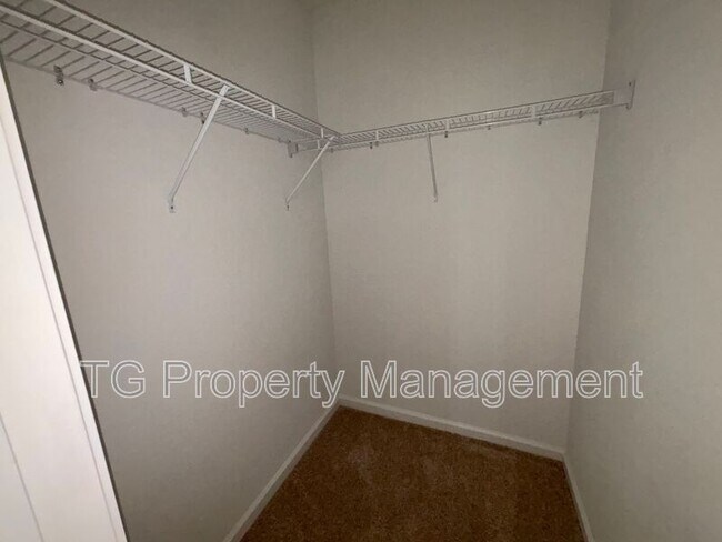 Building Photo - 9015 Gifford Dr
