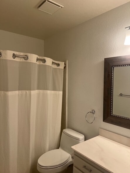 Ba 2 Tub-Shower - 326 Paseo Primavera