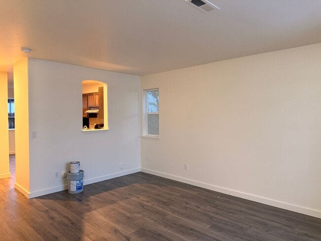 Building Photo - 2631-2631 Howard St