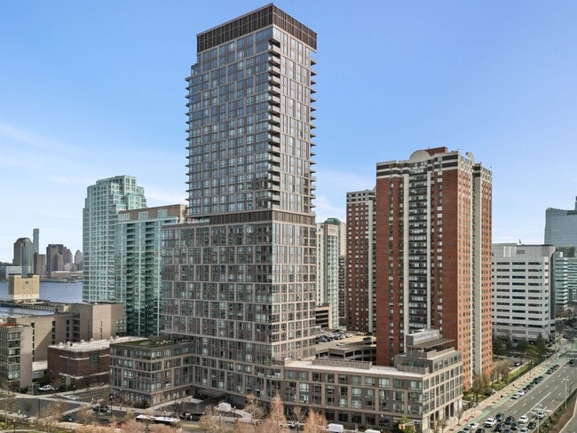 Building Photo - 75 Park Ln S