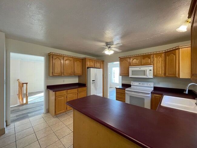 Building Photo - Spacious House on the Northeast Bench in Orem