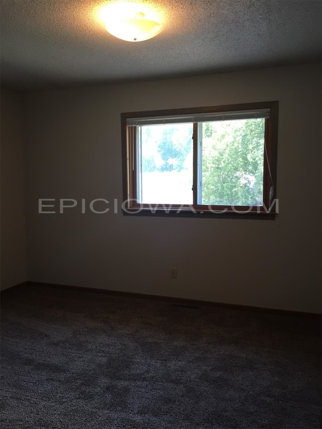 Building Photo - 1320 Daleview Dr