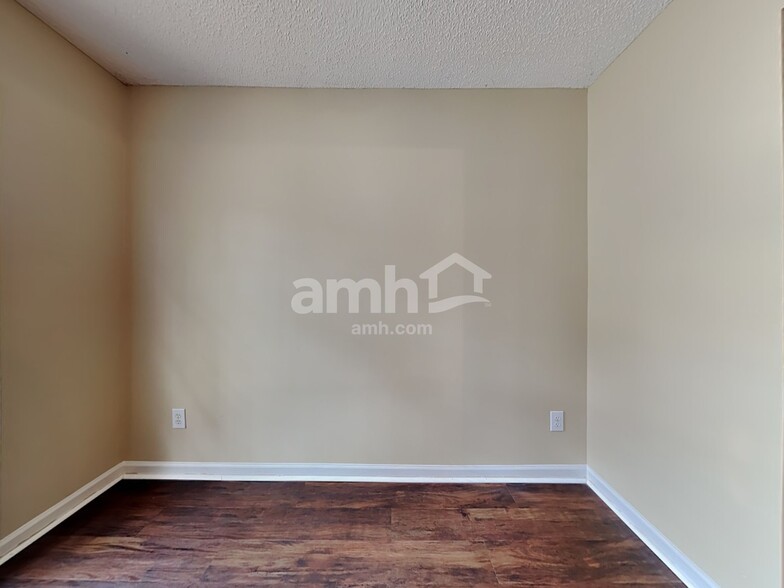 Building Photo - 1095 Cobblestone Blvd