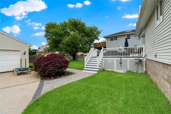 Building Photo - 551 Fire Island Ave