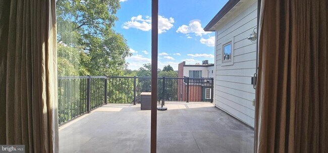Building Photo - 3141 Blue Barn Way