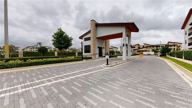 Building Photo - Great Condo unit in Doral