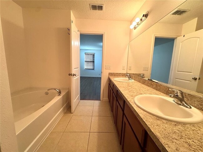 Building Photo - 5673 Elsinore Way