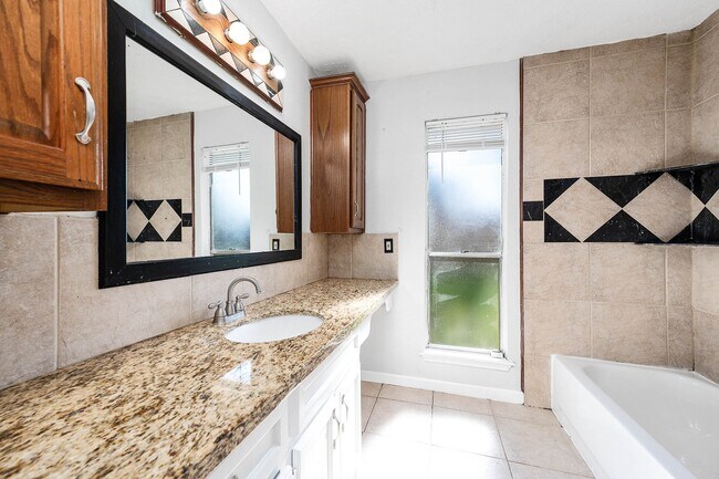 Building Photo - 3423 Nutwood Ln