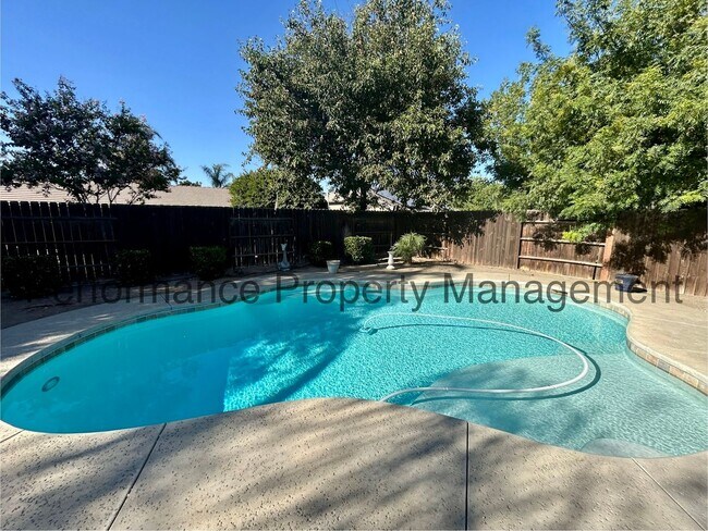 Building Photo - Stunning 3 Bed/2 Bath NW Bakersfield Home ...