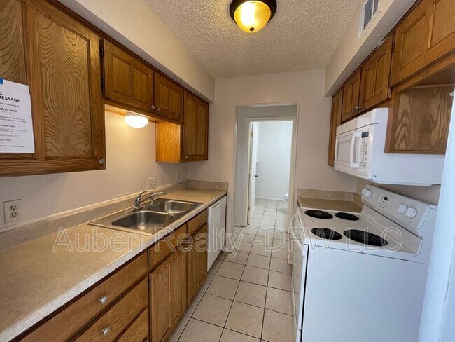 Building Photo - 5524 Lewis Ct