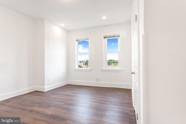 Building Photo - 2212 W Fayette St