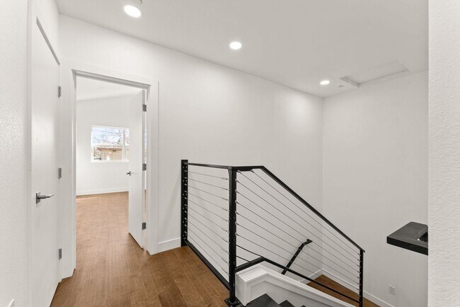 Building Photo - MidTown Gem - Fully Renovated W Large Rooms