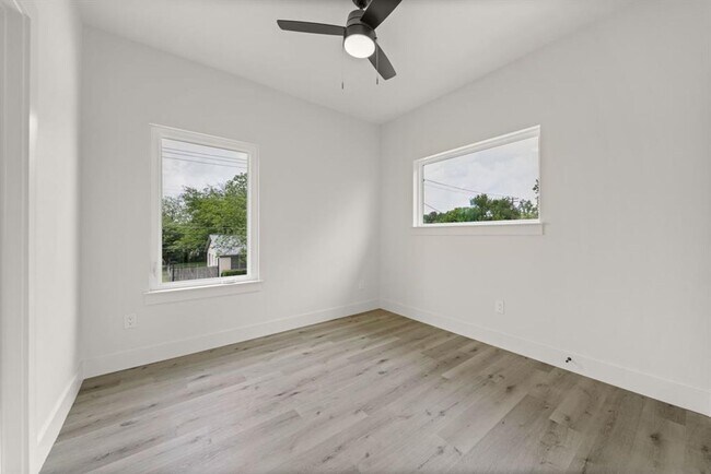 Building Photo - 8507 Hathaway Dr