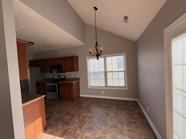Building Photo - Welcome to Chinook Haven – Your Spacious Retreat Near Fort Campbell!