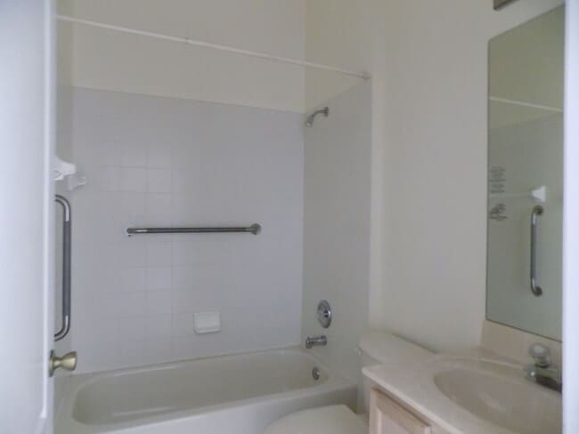 Building Photo - CHARMING 3BR/2BA/OFFICE/2GARAGE