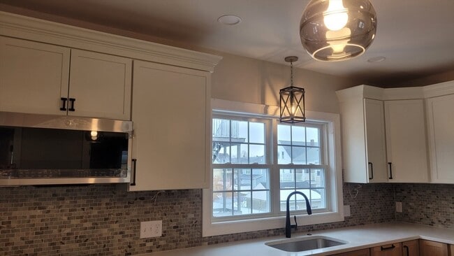 Building Photo - 27 Amaranth Ave