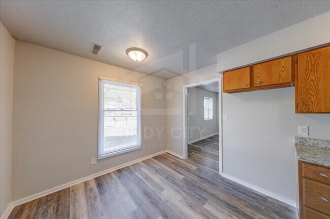 Building Photo - 205 N Manngrove Ln