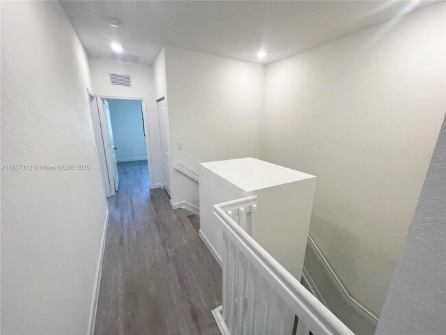 Building Photo - 395 NE 211th Terrace