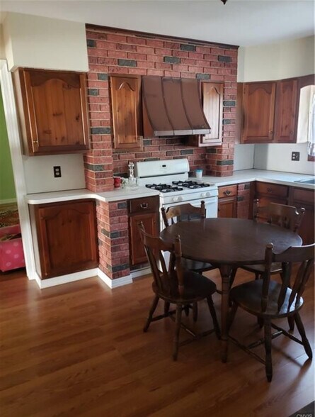 Building Photo - 1184 Kossuth Ave