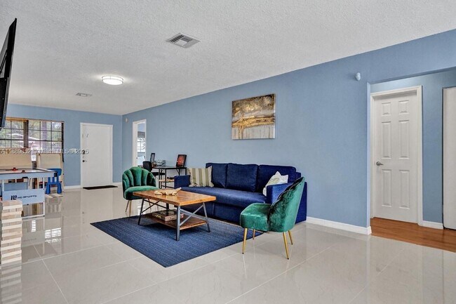 Building Photo - 208 SW 2nd Ave