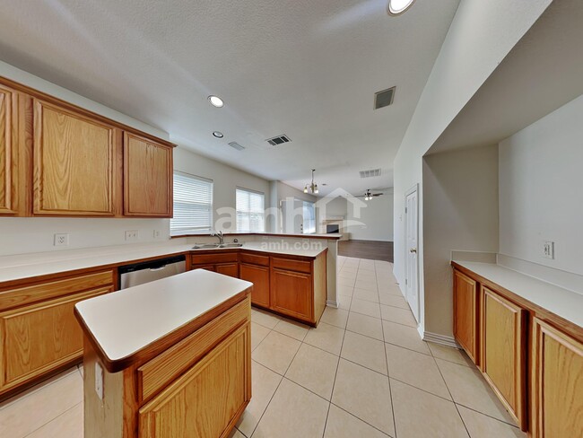 Building Photo - 2619 Hopkins Dr
