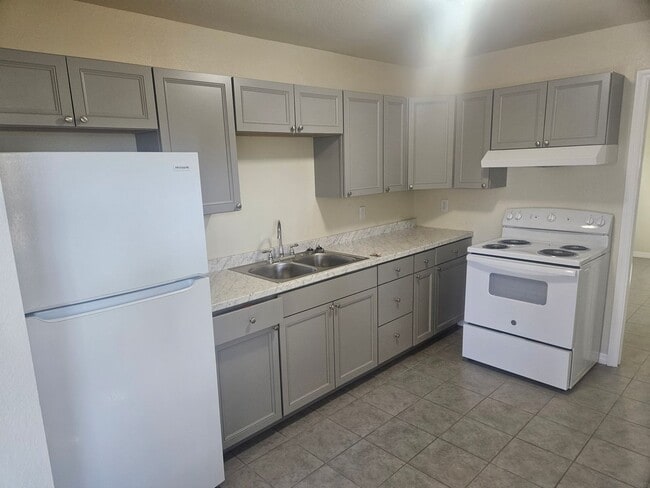 Building Photo - 3/2 DUPLEX