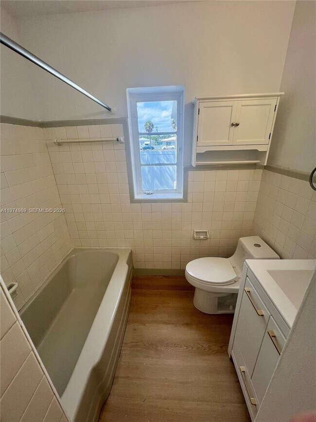 Building Photo - 1710 Arthur St