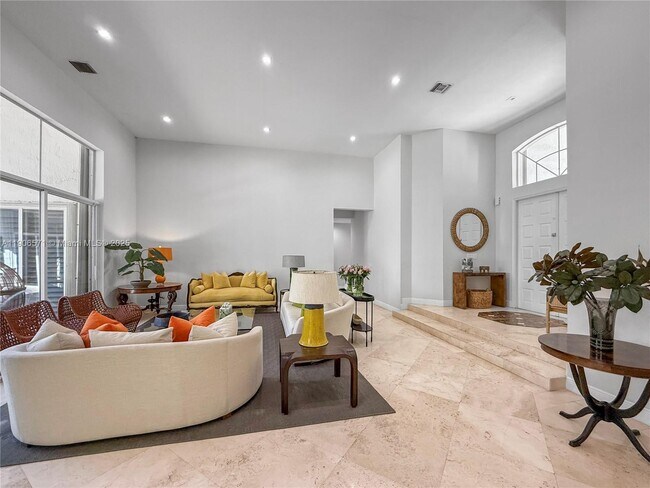 Building Photo - 2514 Poinciana Dr