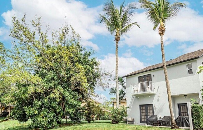 Building Photo - 1651 Hawthorne Pl