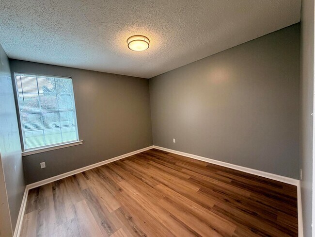 Building Photo - 3884 Kerston Dr