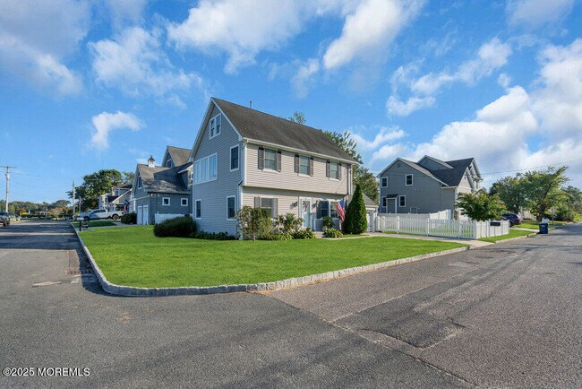 Building Photo - 20 Starboard St