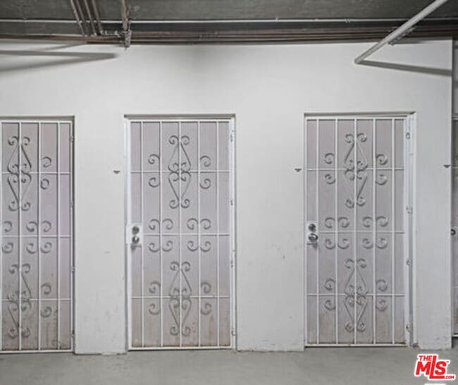 Building Photo - 1325 Arizona Ave