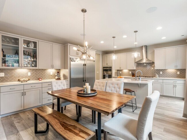 Building Photo - Stunning 4 Bed/2.5 Bath Modern Farmhouse in Scouters Mountain - HV