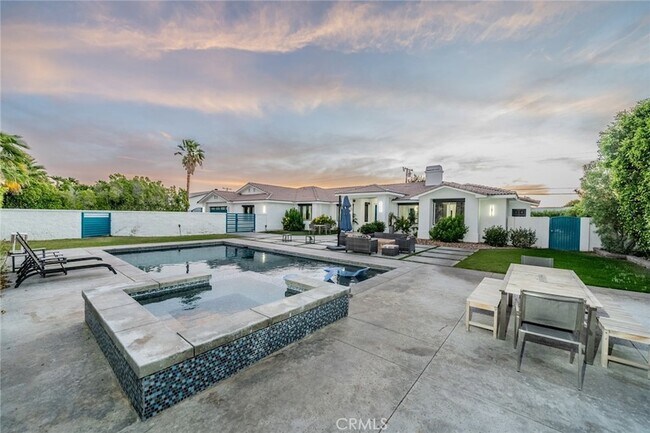 Building Photo - 2932 N Sunrise Way